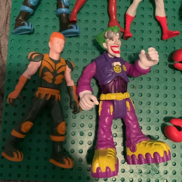 Assorted action figures - Picture 2 of 4